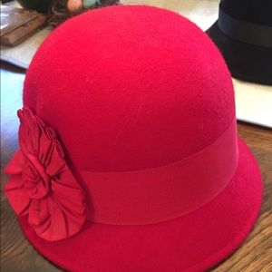 Red hat 1940s with flowers and ribbon